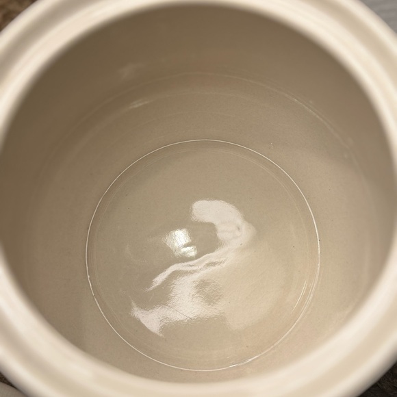 Ingleman Farmhouse Stoneware Applejack Gingham Bean Pot with Lid - Picture 4 of 4